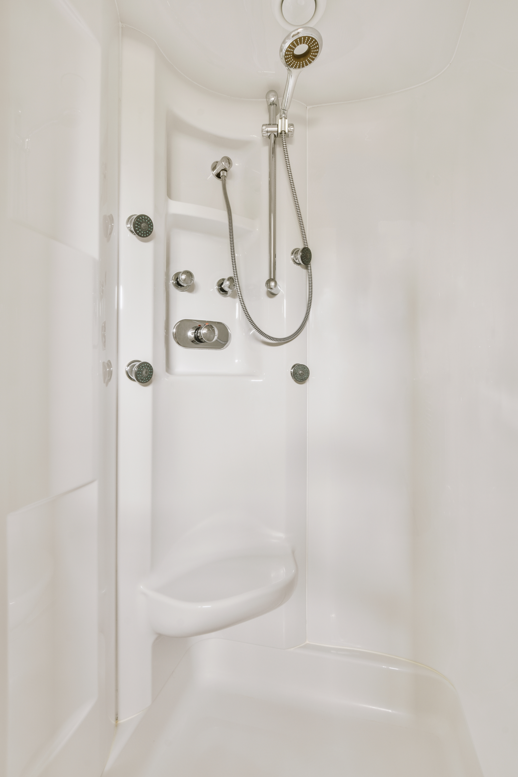 Barrier-Free Roll-In Shower Style